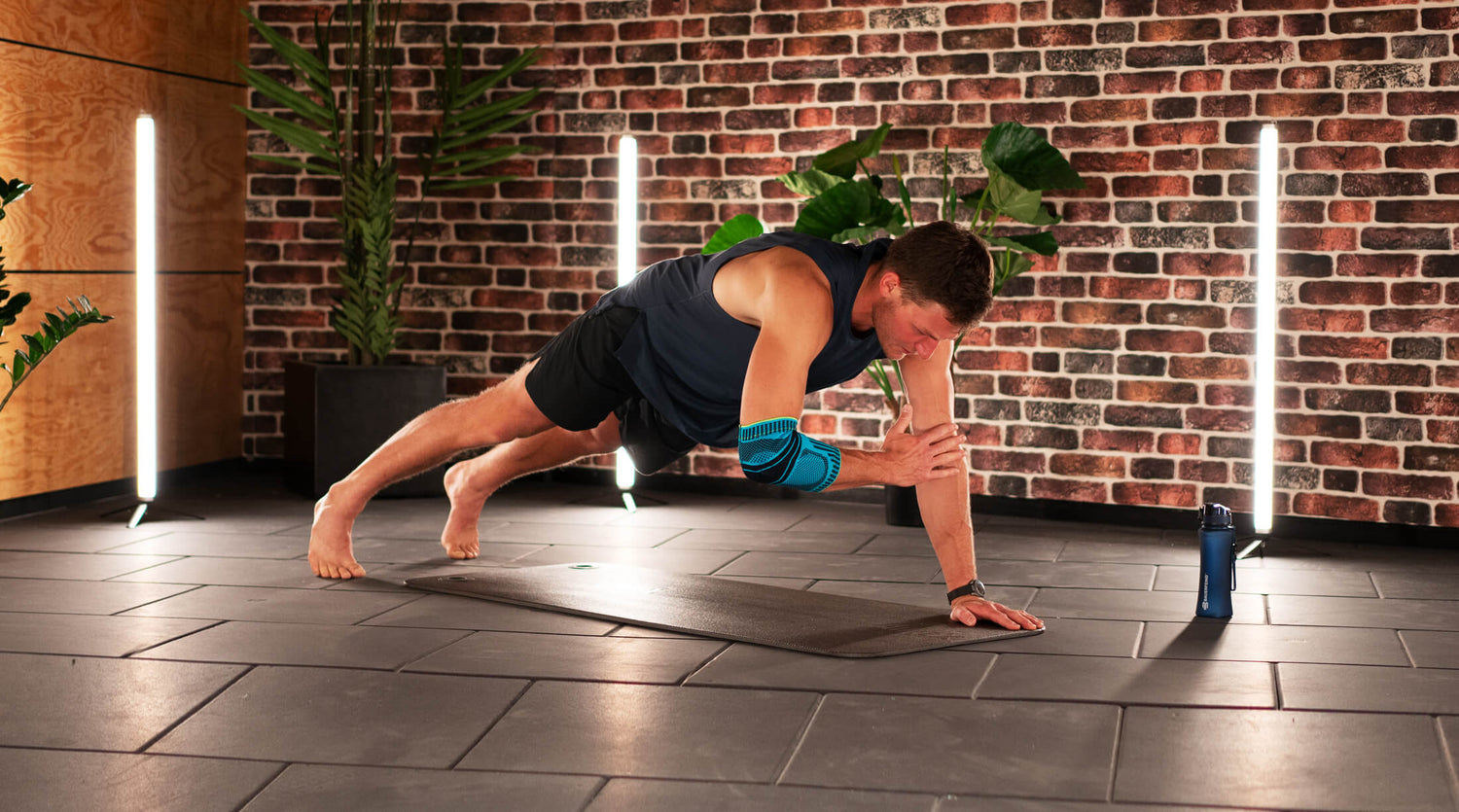 Plank Taps Workout: Strengthens the Arms and Core - Bauerfeind United Kingdom